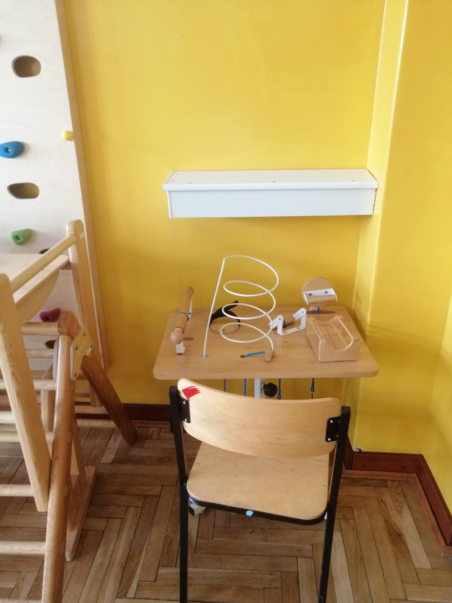 ławka szkolna z krzesełkiem