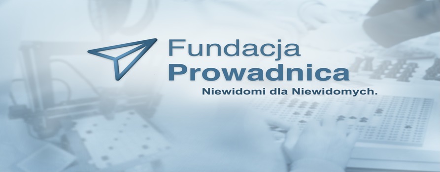 logotyp Fundacji Prowadnica. Na błękitnym tle napis Fundacja Prowadnica, niżej Niewidomi dla niewidomych