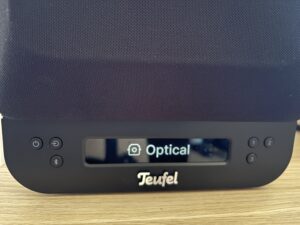 Teufel lewy głośnik wyświetlacz i przycisk