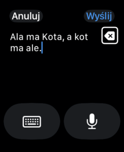Okno aplikacji Wiadomości na Apple Watch. Na czarnym tle znajduje się tekst Ala ma Kota, a kot ma alę